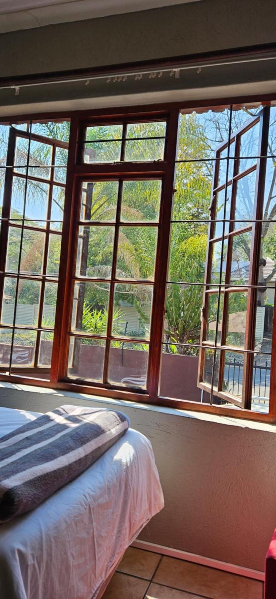 Old Vic Travellers Inn Nelspruit Mbombela Exteriör bild