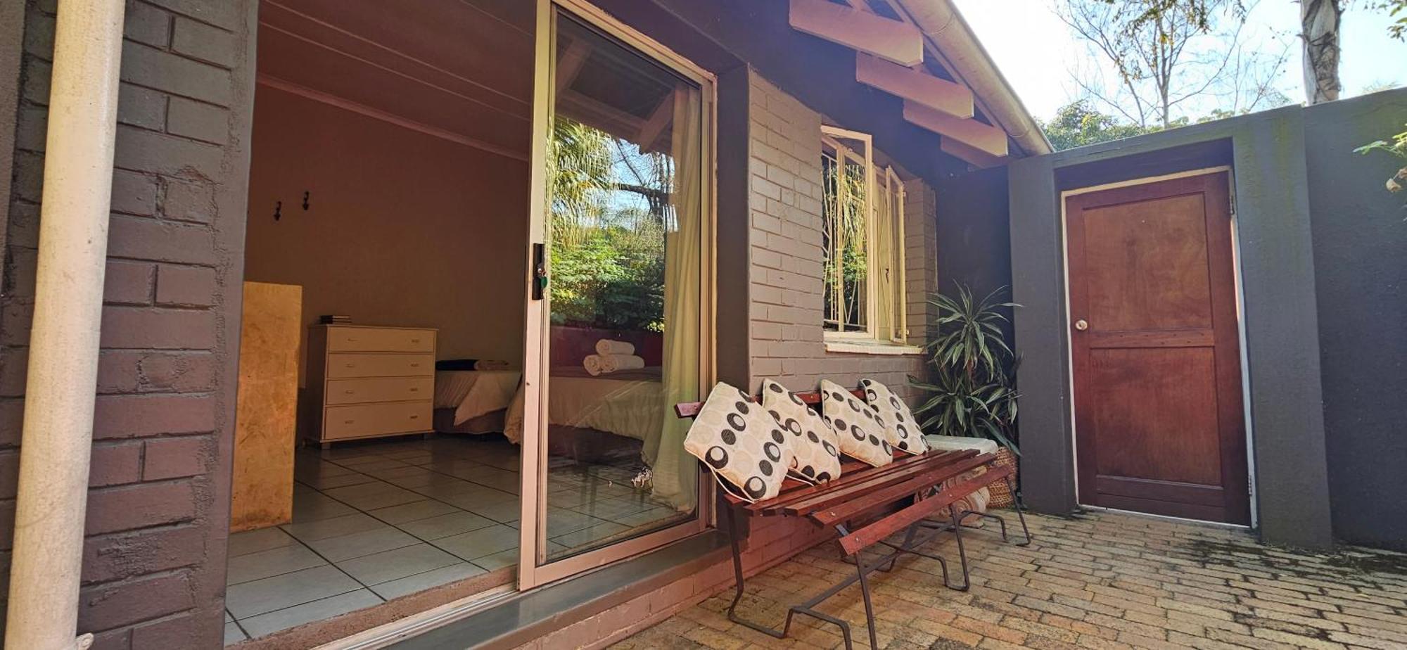 Old Vic Travellers Inn Nelspruit Mbombela Exteriör bild