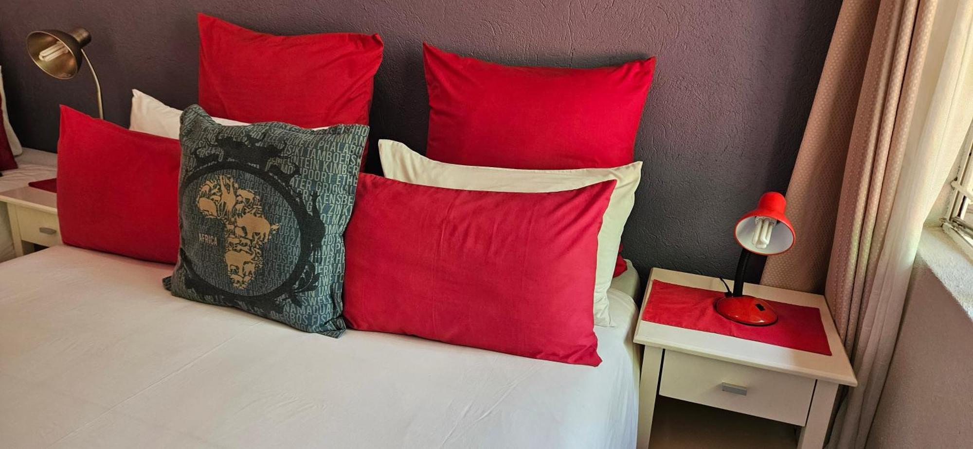Old Vic Travellers Inn Nelspruit Mbombela Exteriör bild