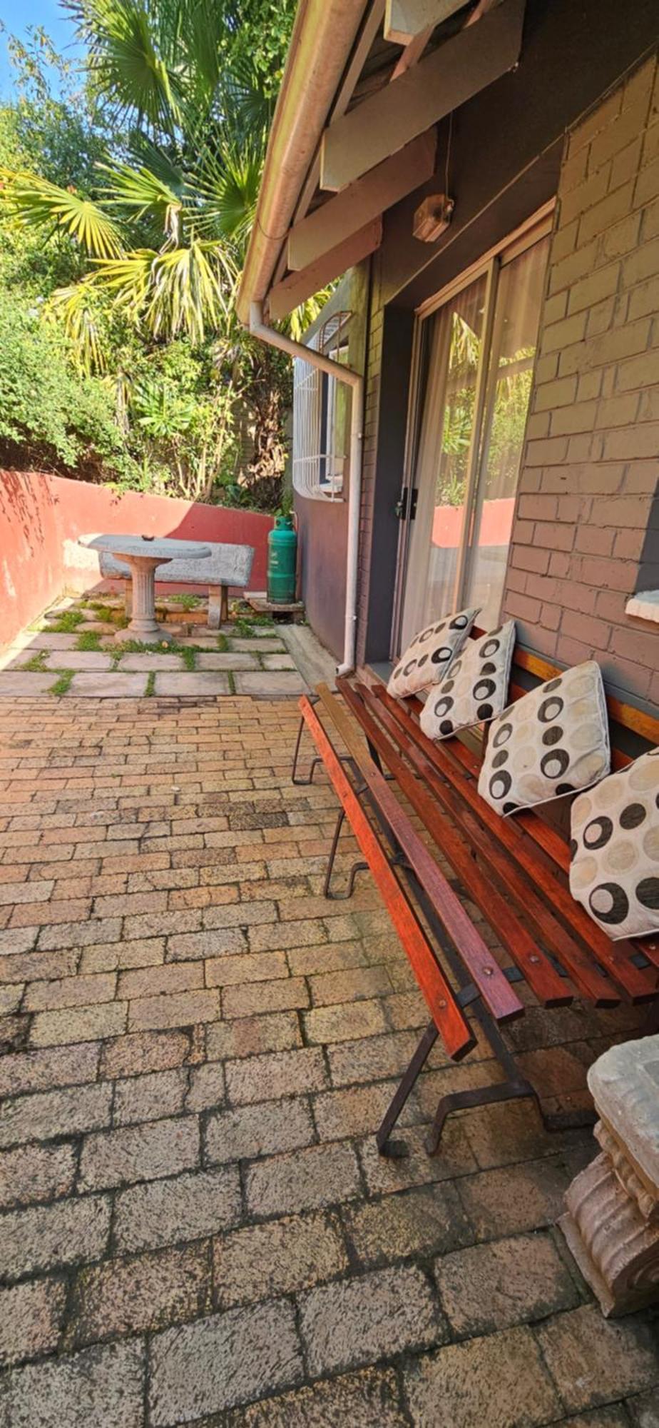 Old Vic Travellers Inn Nelspruit Mbombela Exteriör bild