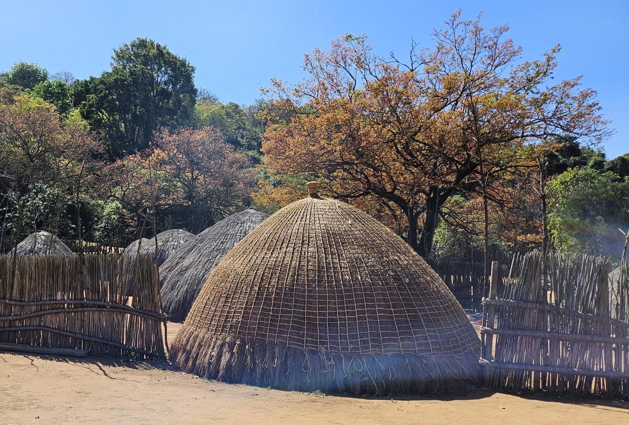 Old Vic Travellers Inn Nelspruit Mbombela Exteriör bild