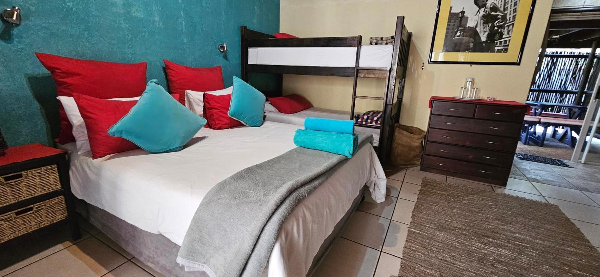 Old Vic Travellers Inn Nelspruit Mbombela Exteriör bild