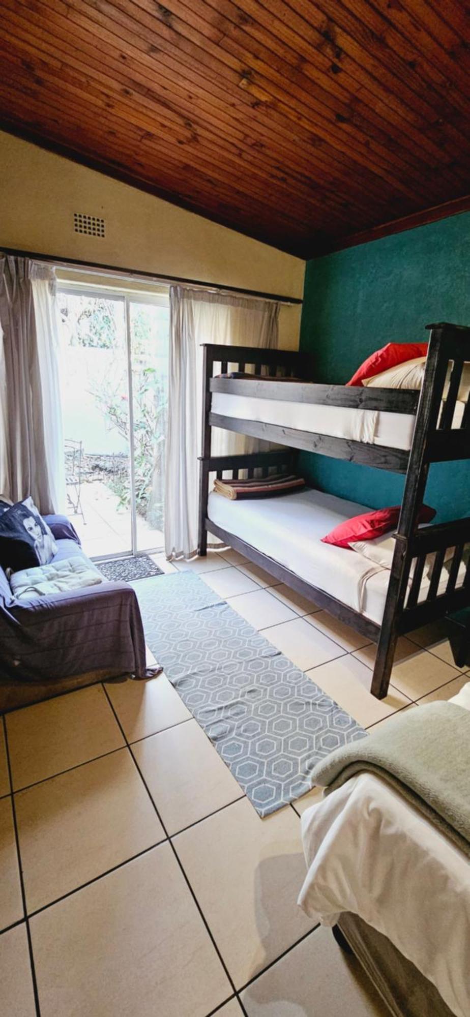 Old Vic Travellers Inn Nelspruit Mbombela Exteriör bild