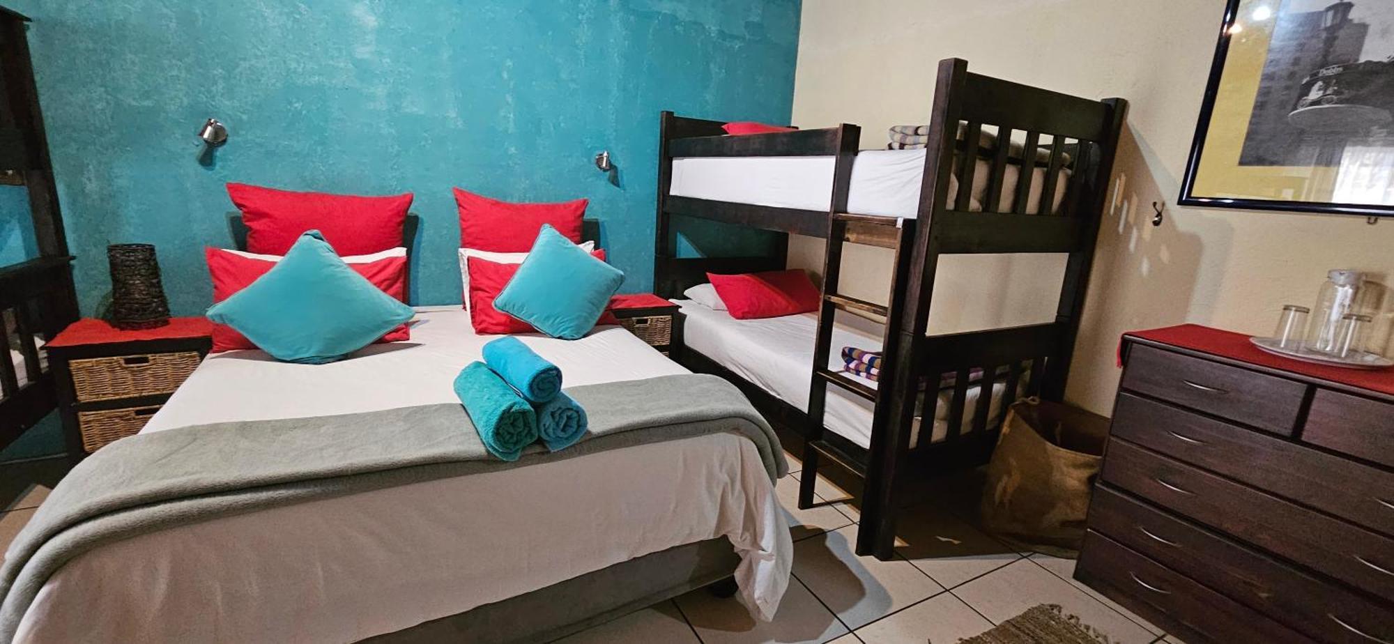 Old Vic Travellers Inn Nelspruit Mbombela Exteriör bild