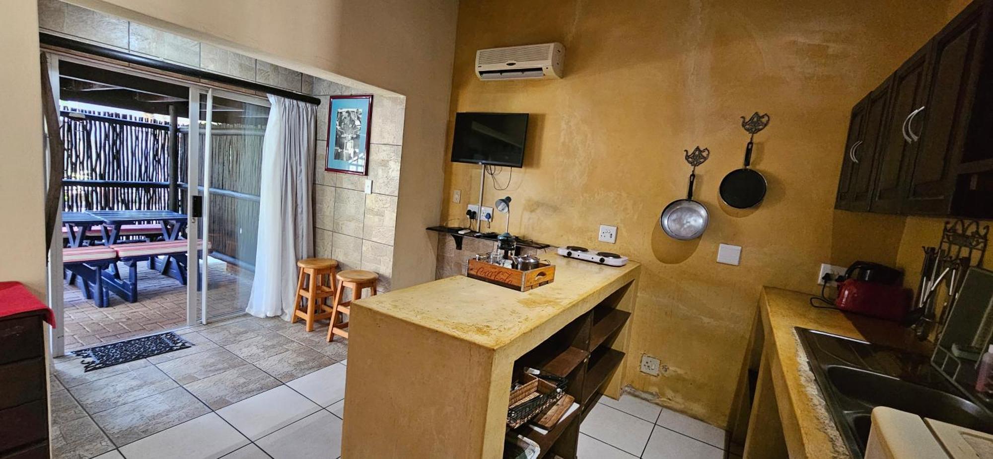 Old Vic Travellers Inn Nelspruit Mbombela Exteriör bild