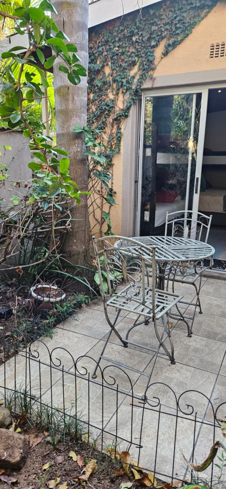 Old Vic Travellers Inn Nelspruit Mbombela Exteriör bild
