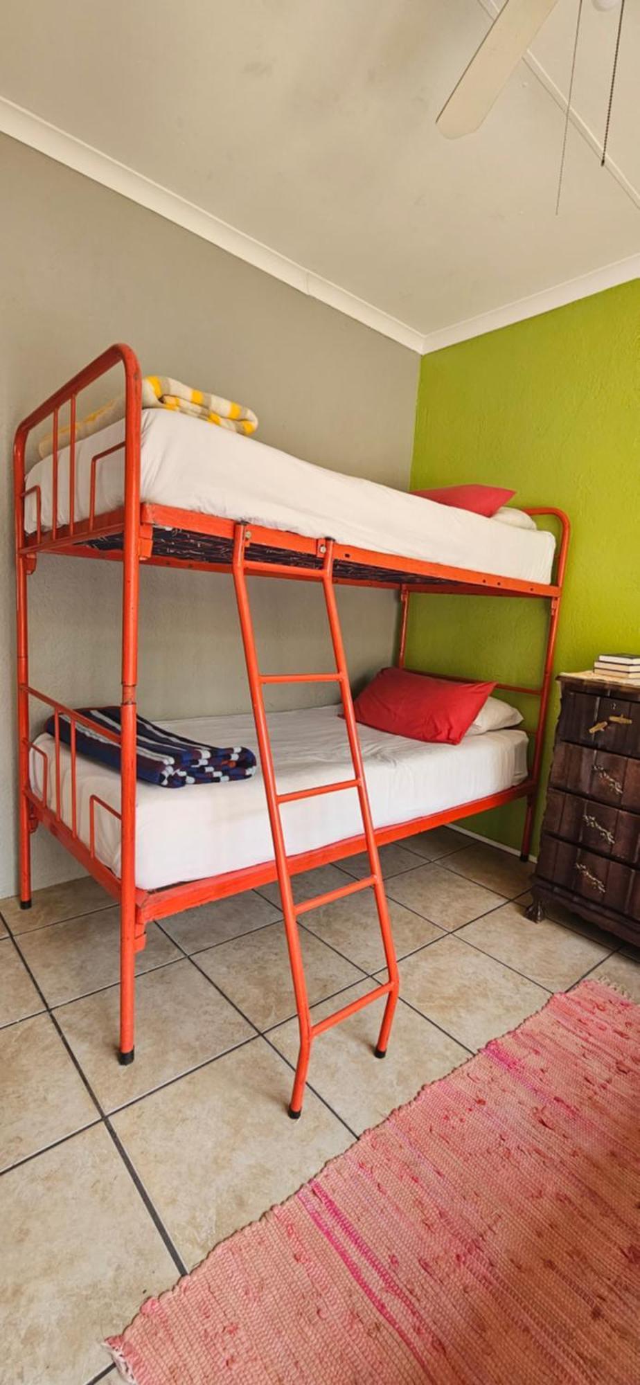 Old Vic Travellers Inn Nelspruit Mbombela Exteriör bild