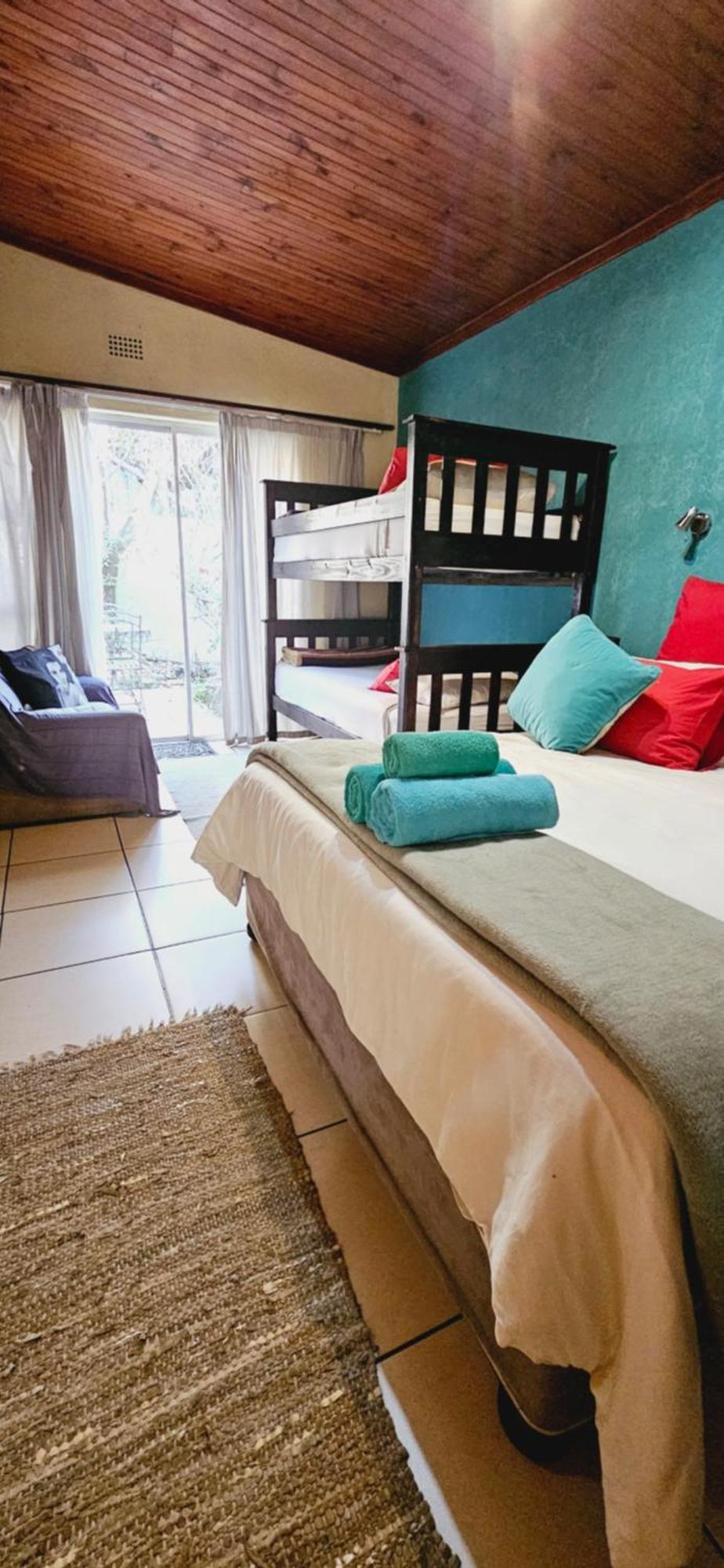 Old Vic Travellers Inn Nelspruit Mbombela Exteriör bild