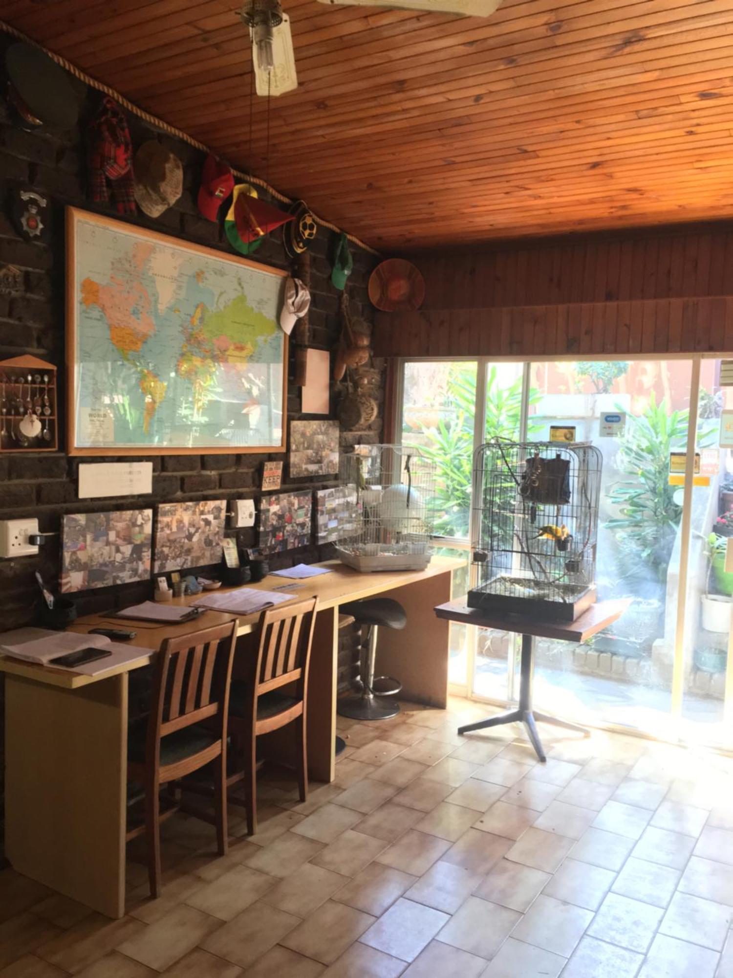 Old Vic Travellers Inn Nelspruit Mbombela Exteriör bild